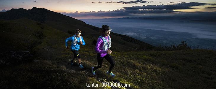 Courir avec une lampe frontale